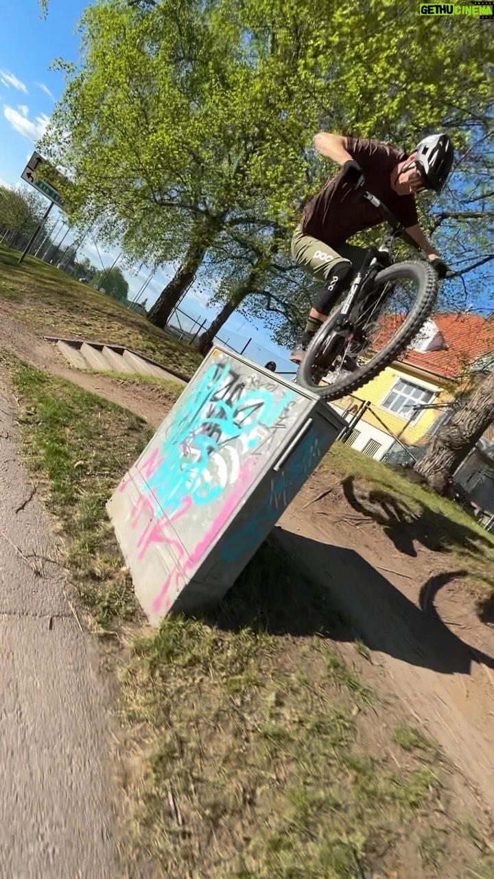 Martin Söderström - 10.2K Likes - What type of rider are you? Clip 1 or 2? 😅
(I’m clearly the first clip…)