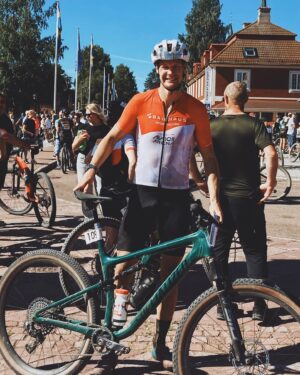 Martin Söderström Instagram - First ever @vasaloppet on a bike! 
32 km/h pace for 94km was tough 😅 Totally different experience than on the skis, but equally ”Fun” 😜 Thanks @bauhaussportklubb_mtb for the support & team spirit!