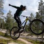 Martin Söderström Instagram - Watch a #Genius at work 💁🏼‍♂️ (Oh well the @bikeonscott Genius isn’t to bad either 😝) ⛰️ @idrefjall