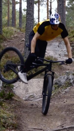 Martin Söderström Instagram - Getting pumped for summer! 🔥
@iamspecialized_mtb #Stumpjumper

🎥 @clemensjezler @coldnail_