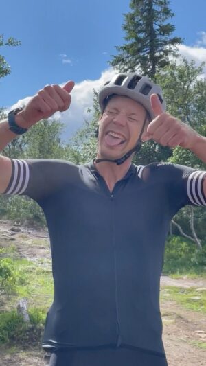 Martin Söderström Instagram - If it’s not fun, you’re not doing it right 🤷🏼‍♂️
@iamspecialized_mtb @specializednordics