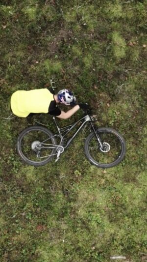 Martin Söderström Instagram - Listen! 50% of all car trips in cities are 5 kilometers or shorter 🤯 Stop being lazy & ride your bike!!! It’s good for you & the planet!