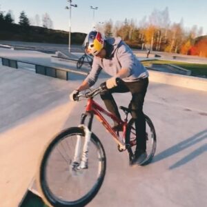 Martin Söderström Instagram - 1, 2 or 3 ⁉️
I don’t understand how BMX’ers can ride concrete all the time, the smallest crash hurt so bad 😵