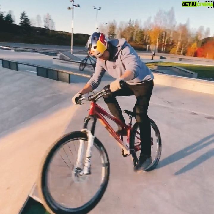 Martin Söderström - 3.8K Likes - 1, 2 or 3 ⁉️
I don’t understand how BMX’ers can ride concrete all the time, the smallest crash hurt so bad 😵