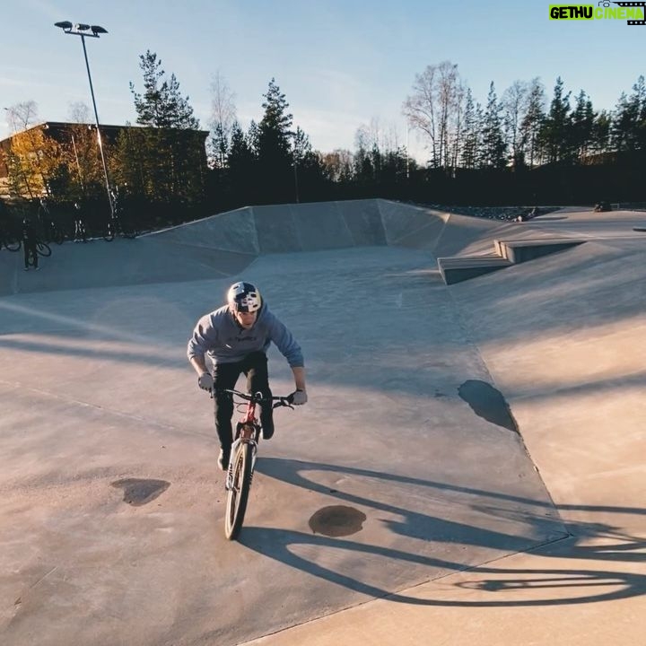 Martin Söderström - 3.8K Likes - 1, 2 or 3 ⁉️
I don’t understand how BMX’ers can ride concrete all the time, the smallest crash hurt so bad 😵