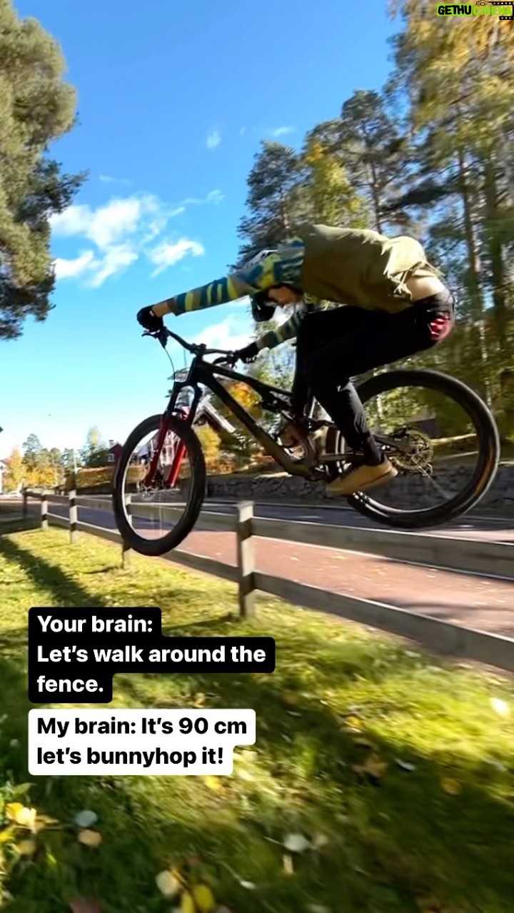 Martin Söderström - 5.2K Likes - It’s not easy to live with a ”Bike-Brain” 😜 Can anyone relate?
#StumpjumperEvo #Stumpjumper #Specialized
📽️ @emil_kumlin