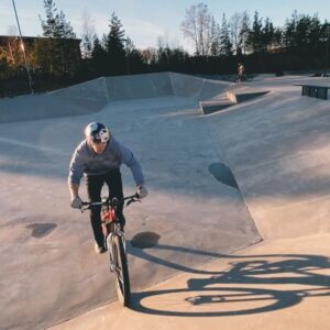 Martin Söderström Instagram - 1, 2 or 3 ⁉️
I don’t understand how BMX’ers can ride concrete all the time, the smallest crash hurt so bad 😵
