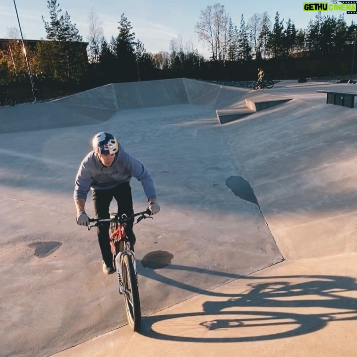 Martin Söderström - 3.8K Likes - 1, 2 or 3 ⁉️
I don’t understand how BMX’ers can ride concrete all the time, the smallest crash hurt so bad 😵