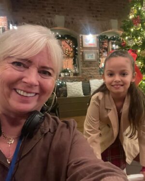 Martina Zábranská Instagram - Vianočný špeciál 🎄🎁#mamanaprenajom #serial #tvmarkizaofficial #voyo 🫶🏼