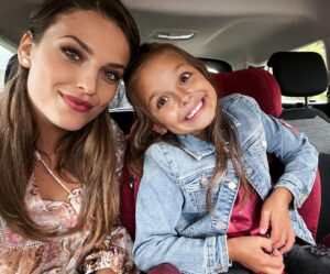 Martina Zábranská Instagram - Krásny pondelok, kamaráti ❤️ 
S úsmevom do nového týždňa!