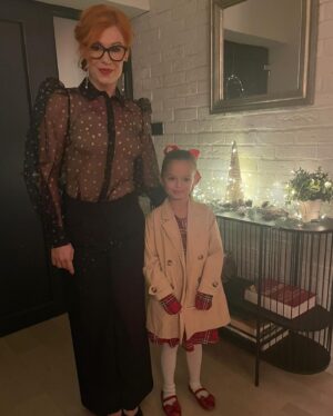 Martina Zábranská Instagram - Vianočný špeciál 🎄🎁#mamanaprenajom #serial #tvmarkizaofficial #voyo 🫶🏼