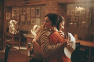 Martina Zábranská Instagram - 🎬✨🧡🧡 Naďa & Lenka na pľaci. 🫂 Keď sa vzácnu atmosféru pred ostrou podarí dokonalo zachytiť, @volodymyr_ostapets 🫶🏼 | @macazabranska loveyouuubejbii