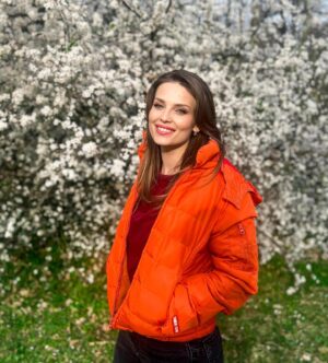 Martina Zábranská Instagram - Bloom as if you want to make every day a spring 🌺