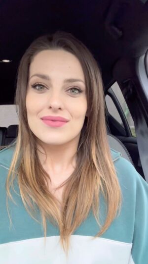 Martina Zábranská Instagram - SÚŤAŽ UKONČENÁ 🎫
2 vstupenky na koncert Jamesa Blunta od @slovakiaevents :
- napíš do komentára, koho by si na koncert zobral/a
- niekoho z vás vyžrebujem 
.
Lístky sú stále v predaji na predpredaj.sk ✌️

Vidíme sa 🫶