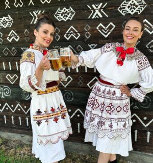Martina Zábranská Instagram - Prosím si dupľu z týchto dní ❤️ @susmevom po Slovensku 🇸🇰 a šaľená @donda_kawa