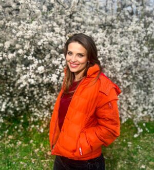 Martina Zábranská Instagram - Bloom as if you want to make every day a spring 🌺