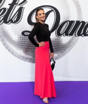 Martina Zábranská Instagram - Takto to vyzeralo, keď dve sestry obliekala @michaelaluptakovadesign na najväčšiu tanečnú show @letsdance.markiza 🩷 ďakujeme za pozvanie a Miši Tebe za krivky, you r our queen 💃🏼