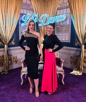 Martina Zábranská Instagram - Takto to vyzeralo, keď dve sestry obliekala @michaelaluptakovadesign na najväčšiu tanečnú show @letsdance.markiza 🩷 ďakujeme za pozvanie a Miši Tebe za krivky, you r our queen 💃🏼
