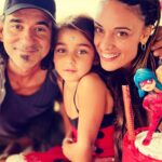 Martina Gusmán Instagram – 🐞🌈

Un arcoíris para vos princesa … 🌈
❤️🖤❤️
Ella… Mi Miraculous 
❤️🖤❤️

¡Felizzzzz cumple! 💫
