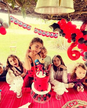 Martina Gusmán Instagram - 🐞🌈

Un arcoíris para vos princesa … 🌈
❤️🖤❤️
Ella… Mi Miraculous 
❤️🖤❤️

¡Felizzzzz cumple! 💫
