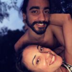Martina Gusmán Instagram - 🌺🌺🌺🌺🌺 Últimos momentos del 2021 💓 Despedir …💓 Agradecer …💓 Amar…💓 Intencionar 💓 Les deseo mucho amor y luz para este nuevo año. 🙌🏽💫💘