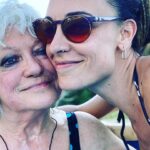 Martina Gusmán Instagram - 🌺🌺🌺🌺🌺 Últimos momentos del 2021 💓 Despedir …💓 Agradecer …💓 Amar…💓 Intencionar 💓 Les deseo mucho amor y luz para este nuevo año. 🙌🏽💫💘