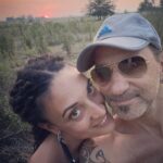 Martina Gusmán Instagram - 🌺🌺🌺🌺🌺 Últimos momentos del 2021 💓 Despedir …💓 Agradecer …💓 Amar…💓 Intencionar 💓 Les deseo mucho amor y luz para este nuevo año. 🙌🏽💫💘