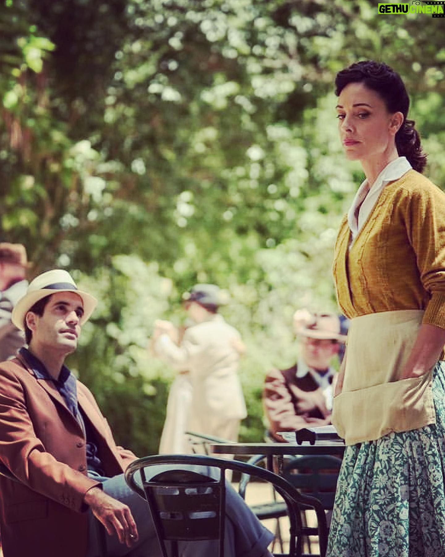 Martina Gusmán Instagram - ✨ Ella es #SimonaGaitan en #LosPacientesDelDrGarcia ✨ Adaptación de la novela de #AlmudenaGrandes #TvShow 🍿 👉🏽 Ya disponible en @rtve y para maratonear en @netflixes 👈🏽 @alteregotalenthouse 👊🏽