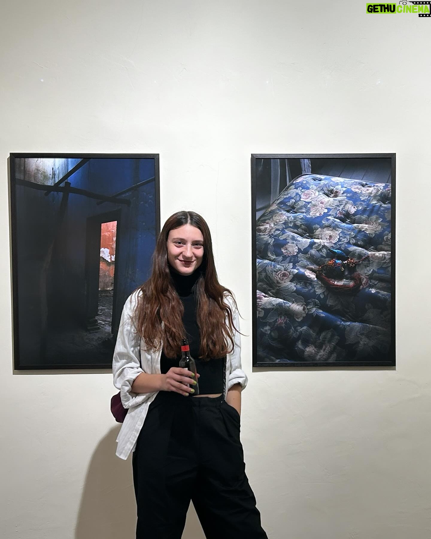 Martina Gusmán Instagram - Acá un poquito de una noche mágica … ♥️ Estreno de la exposición fotográfica de @mateotraperophoto 📸 en @utopia46_ ✨ ✨LaMareaDelTiempo✨ ✨✨✨✨✨✨✨✨✨✨✨ 📆 Disponible hasta el 5/3/2024 📍 Sant Pere Més Alt 46, Barcelona 💫 Entrada Libre ✨✨✨✨✨✨✨✨✨✨✨