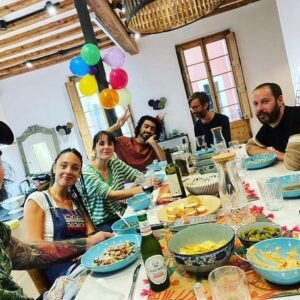 Martina Gusmán Instagram - 🎂🌈

¡A celebrar babyyyy! @mateo.trapero 
🤘🏽💥🌈💫💖