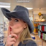 Martina Hill Instagram - 🤫Psst, hier gibt’s Knaller-Neuigkeiten💥Und die Antwort auf die Frage, was Schaufensterpuppen nach Feierabend machen🤣 Liebste Grüße vom Set🎬😘 #Hillarious @primevideode