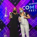 Martina Hill Instagram - DANKE AN EUCH ALLE🎉😘für‘s voten❤️ Wir freuen uns riesig! Danke auch dir @carokebelin 😍😘 und herzlichen Glückwunsch @hazelsgonnahaze ☺️ Ihr seid die Besten😘😘😘 #martinahillshow #comedypreis