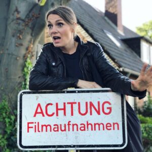 Martina Hill Instagram - ☺️liebe Grüße vom Set🎥