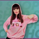 Martina Hill Instagram - [Anzeige]😱Oh du meine Güte! Es gibt ihn jetzt, den „Capri Denim“ Hoodie im Shop! Hiermit könnt ihr diesbezüglich euer ganz persönliches Mindset mit eurem Lebensmotto sowohl stylisch, wie aber auch sehr tiefengründig ausdrücken, wie ich finde. Checkt das mal aus💖 Link in der Bio👆 Eure Larissa💋 #capridenim #sexyundtrotzdemsehrdezent #larissainstyle