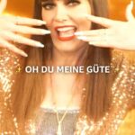 Martina Hill Instagram - OH DU MEINE GÜTE, es geht los: HILLarious seht ihr ab jetzt nur bei Prime Video! 🥳💃🏻 Die perfekte Einstimmung gibt’s drüben bei YouTube mit dem kompletten Capri Denim-Musikvideo – gönnt euch hart! 😎 📺 #HILLarious #MartinaHill