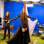 Martina Hill Instagram - 💥HEUTE ABEND NEUE FOLGE so um 22:35 in SAT1🎃 mit „Alarm für Mutti 11“, neuem von Sybille, der darken Tenöse💃🏻, Rebecca und Larissa, Jenny Silverstick und viel mehr🥳 #martinahillshow #heissklebepistole #werbungausspass #love❤️