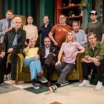 Martina Hill Instagram - 💥SPOILERALARM🚨 Im April startet die 4. Staffel #lastonelaughing und ich darf wieder mit dabei sein🤗 Die ersten Wetten werden angenommen: Was glaubt ihr, wen reißt‘s zuerst🤣? @primevideode #LOLDE #alleserlaubtausserlachen #werbungausliebe❤️
