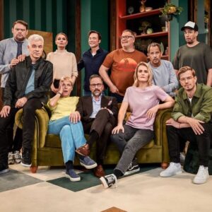 Martina Hill Instagram - 💥SPOILERALARM🚨 Im April startet die 4. Staffel #lastonelaughing und ich darf wieder mit dabei sein🤗 Die ersten Wetten werden angenommen: Was glaubt ihr, wen reißt‘s zuerst🤣?

@primevideode #LOLDE #alleserlaubtausserlachen #werbungausliebe❤️