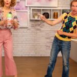 Martina Hill Instagram - 😊HEUTE so um 22:35 in @sat.1 ☄️ gibt’s die brandneue Folge #martinahillshow 🥳 Mit Larissa als Stadtführerin, @olafschubert_offiziell , Sarah wandert wieder mal aus und noch viel mehr! Ich freu‘ mich😘 #ohdumeinegüte #daswirdlustig #werbungausliebe❤️
