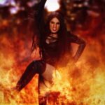Martina Hill Instagram - Heyho🔥Hälfte der Woche geschafft💪Nur noch 2 Tage, dann ist schon wieder Freitag💥 Da gibt’s die brandneue Folge #martinahillshow nach Luke so um 22:35 in @sat.1 😘 #menschsibylle #diedarketenöse #ichkannkeindudelsack #funnyfreitag #hackespitzehochdasbein #werbungausliebe