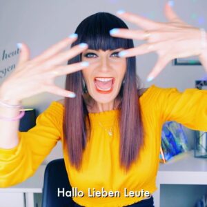 Martina Hill Instagram - Oh du meine Güte😱 Ihr könnt abstimmen 🤗 Der Link befindet sich diesbezüglich in der Bio 😘 #werbungweilverlinkung #comedypreis #kingkong