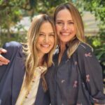 Martina Klein Instagram - ¡Primaaa, Feliz cumple! Tenemos tantos momentos juntas desde los 16 que me daba pena quedarme solo con uno. Me encanta que sigamos cumpliendo años sin perdernos de vista, teniéndonos siempre a mano. ¡Te quiero mucho! @veroblume ❤️