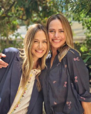Martina Klein Instagram - ¡Primaaa, Feliz cumple! Tenemos tantos momentos juntas desde los 16 que me daba pena quedarme solo con uno. Me encanta que sigamos cumpliendo años sin perdernos de vista, teniéndonos siempre a mano. ¡Te quiero mucho! @veroblume ❤️