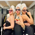 Martina Klein Instagram - Behind the sceens de UrracaS. Crear un proyecto con amigas es lo más. Tres mujeres (y una urraca invitada) que te contamos historias alucinantes. ¿No te encanta? A nosotras nos chifla 🥂 🎧Link en bio #podcast #UrracaS #mujeres #empowerment #asmr