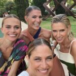 Martina Klein Instagram - ¡Primaaa, Feliz cumple! Tenemos tantos momentos juntas desde los 16 que me daba pena quedarme solo con uno. Me encanta que sigamos cumpliendo años sin perdernos de vista, teniéndonos siempre a mano. ¡Te quiero mucho! @veroblume ❤️