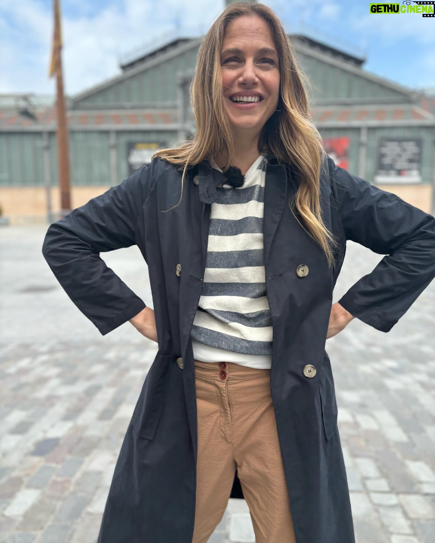 Martina Klein Instagram - Callejeando por Barcelona con @aquilatierra š , descubriendo callejones, artistas, gourmets, sabios de sus menesteres⦠Una excusa maravillosa para hacer turismo en mi propia ciudad ā¤ļø.