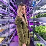 Martina Klein Instagram - Aquí un albumcete de algunos de mis momentos de #PlanetaR , este regalazo que me ha tocado y que tanto me está enseñando de la sostenibilidad y la crisis climática. . . Se emite todos los domingos al mediodía en La 2 de @rtvecatalunya , pero también se puede encontrar en A la carta de rtve.