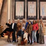 Martina Klein Instagram - Por separado creo que cada una tiene y ha tenido su brillo, su estrella, pero personalmente pienso que de lo más bonito que tenemos es lo que somos juntas. ¡Seguimos sumando experiencias! En este caso, como invitadas al programa @maestroscostura liderado por la genial @raquelsanchezsilva . Un día de reencuentro como una excursión del colegio para revivir batallitas y fabricar nuevas. @juditmasco @veroblume @laurasanchezofi @iamlauraponte @blancasuelves ¡Os quiero mucho! ¡Gracias @palomospain @lorenzocaprile @maria_escote @shineiberia por este bonito homenaje! Mañana martes lo podeis ver en @rtve ¿Os forrabais las carpetas con personajes de los 90’? (Modelos, actores, actrices, cantantes, deportistas)