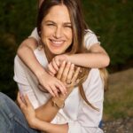 Martina Klein Instagram - Lo que más me gusta de ser mamá es ese lenguaje solo nuestro, lleno de guiños cómplices. Me encanta ver en ella algunos gestos míos y pensar que lo esencial pasa de madres a hijas, como las joyas que mejor cuidamos. Deseando que llegue el día de la madre para crear un bonito recuerdo más. @bulgari #publicidad #bulgarijewelry #BulgariCabochon