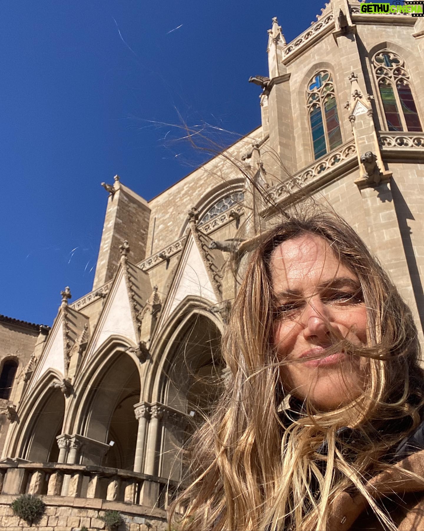 Martina Klein Instagram - Aquí un albumcete de algunos de mis momentos de #PlanetaR , este regalazo que me ha tocado y que tanto me está enseñando de la sostenibilidad y la crisis climática. . . Se emite todos los domingos al mediodía en La 2 de @rtvecatalunya , pero también se puede encontrar en A la carta de rtve.